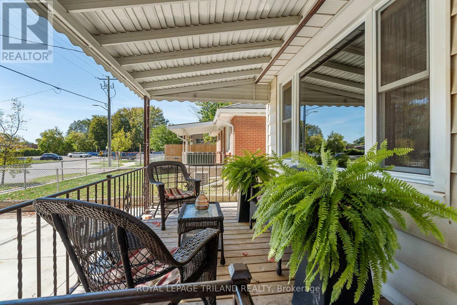 Photo 5 of 46 for 1842 Dumont Street