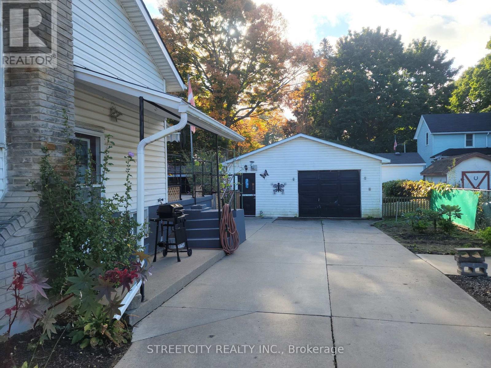 156 Maple Street, West Elgin, Ontario  N0L 2C0 - Photo 2 - X12442240