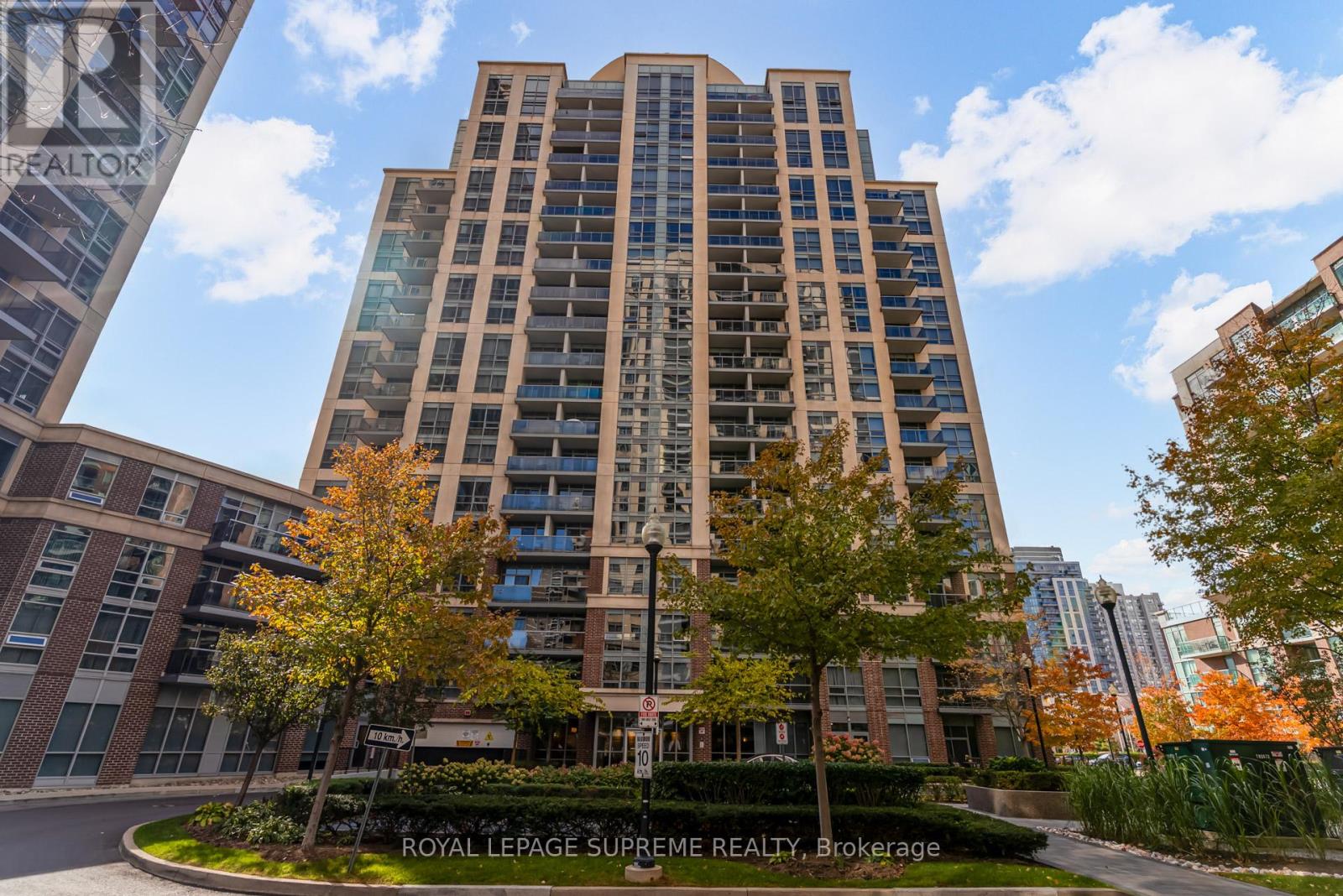 1906 - 1 Michael Power Place, Toronto, Ontario  M9A 0A1 - Photo 2 - W12483128