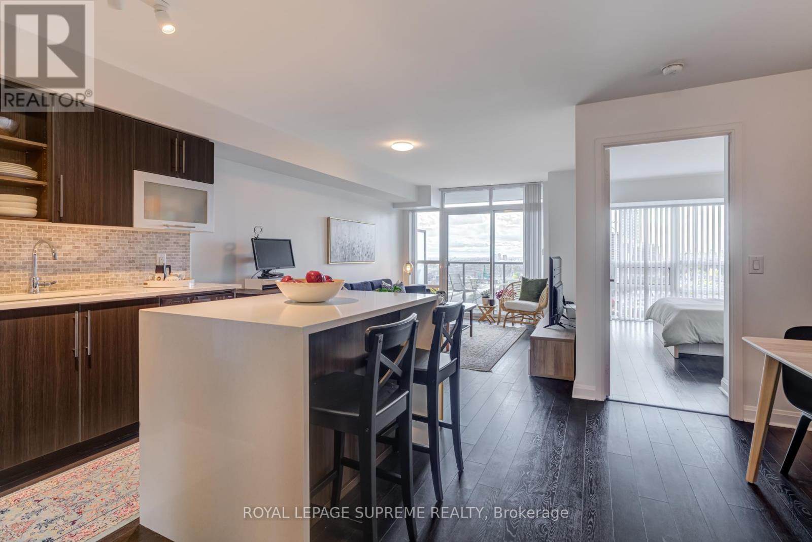 1906 - 1 Michael Power Place, Toronto, Ontario  M9A 0A1 - Photo 5 - W12483128