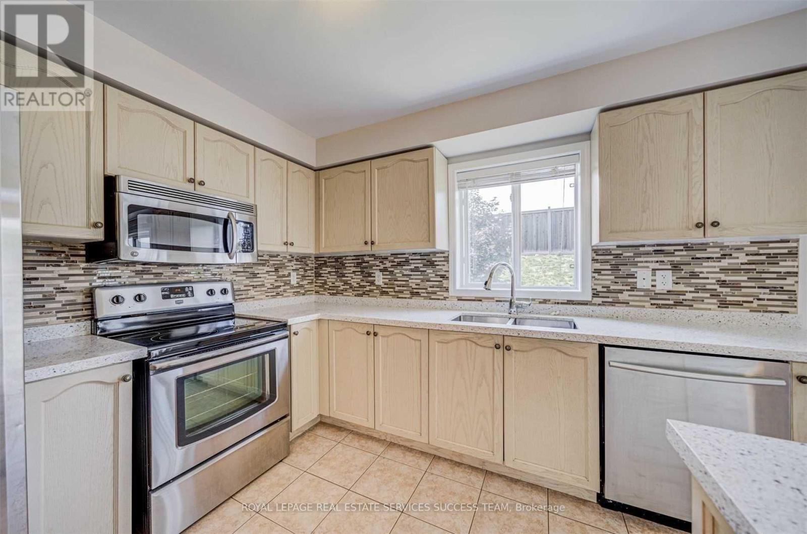 1138 Bonin Crescent, Milton, Ontario  L9T 0B2 - Photo 17 - W12483133