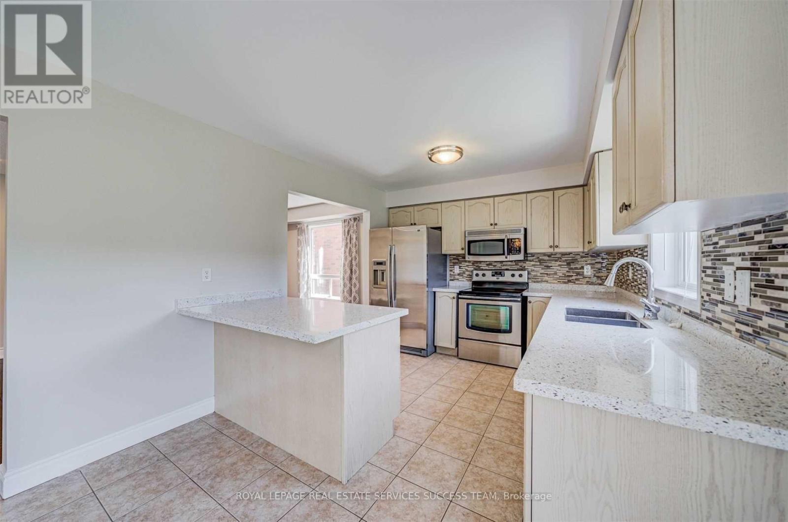 1138 Bonin Crescent, Milton, Ontario  L9T 0B2 - Photo 19 - W12483133