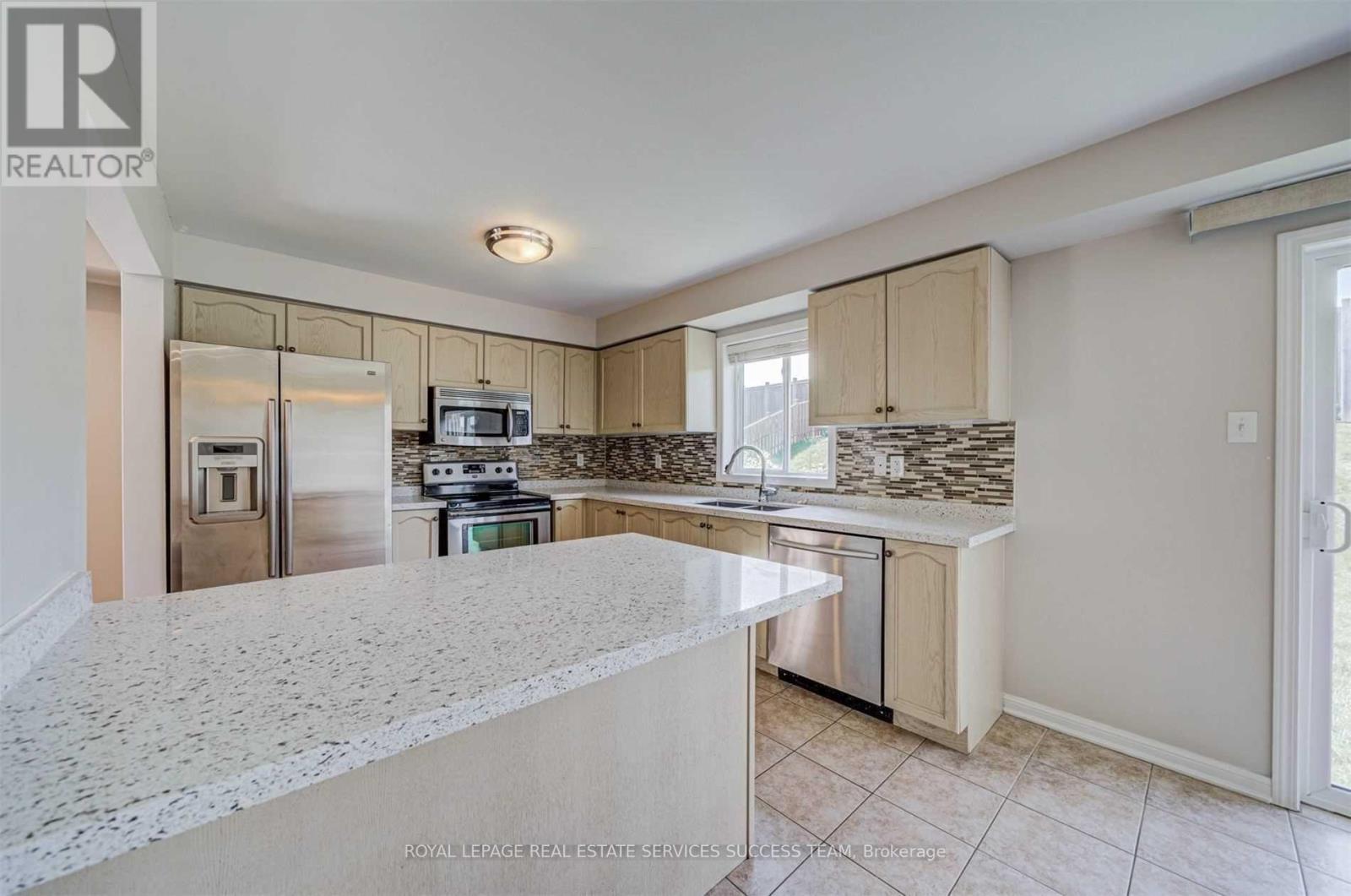 1138 Bonin Crescent, Milton, Ontario  L9T 0B2 - Photo 20 - W12483133