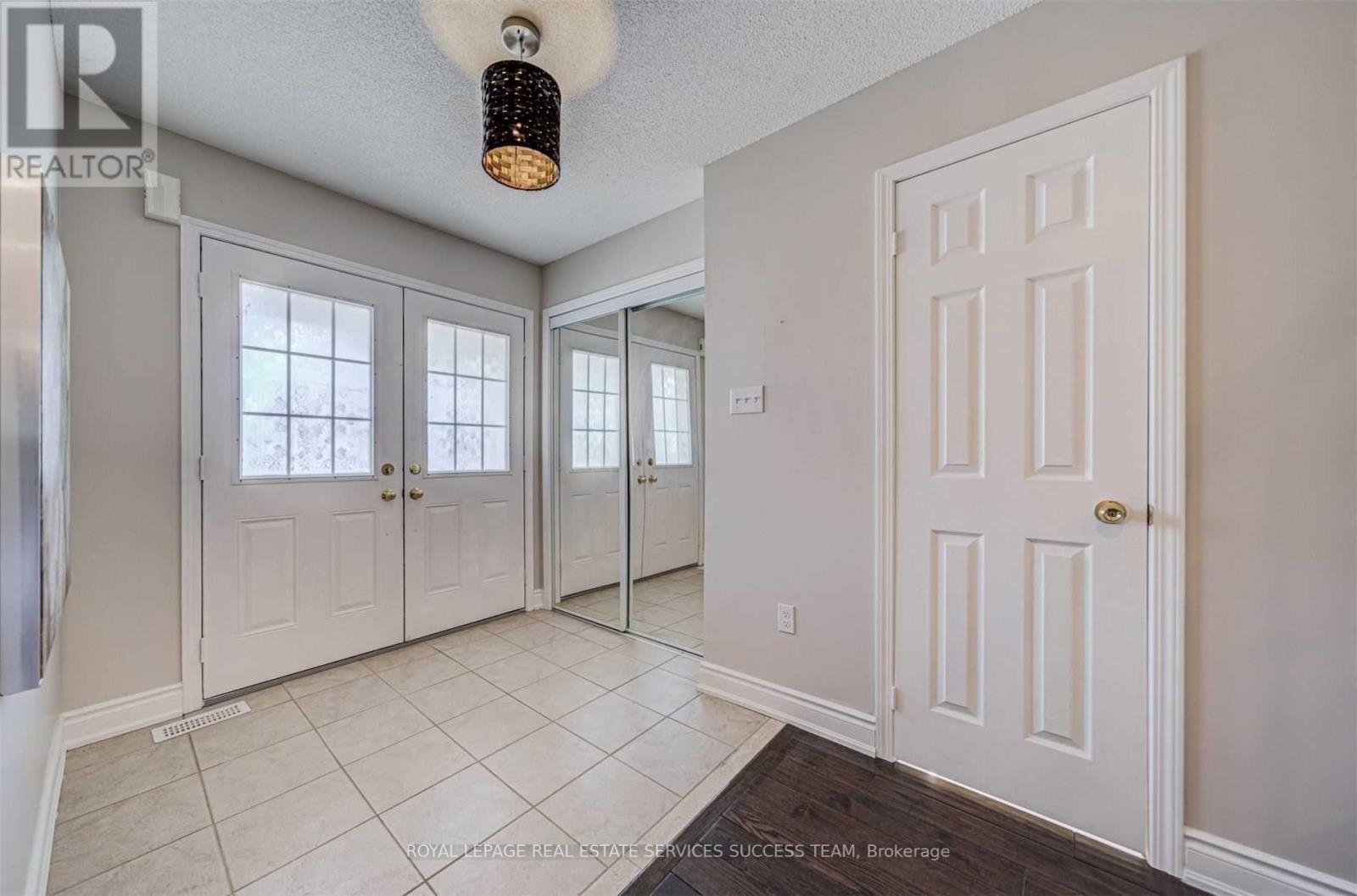 1138 Bonin Crescent, Milton, Ontario  L9T 0B2 - Photo 4 - W12483133