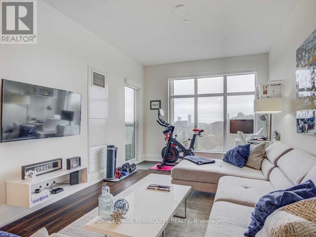 814 - 1 Old Mill Drive, Toronto, Ontario  M6S 0A1 - Photo 11 - W12483141