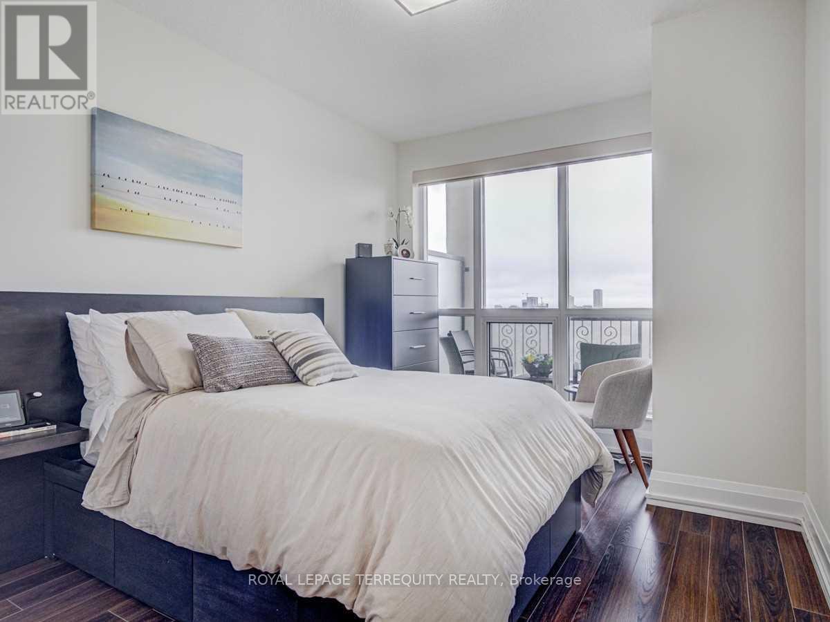 814 - 1 Old Mill Drive, Toronto, Ontario  M6S 0A1 - Photo 12 - W12483141