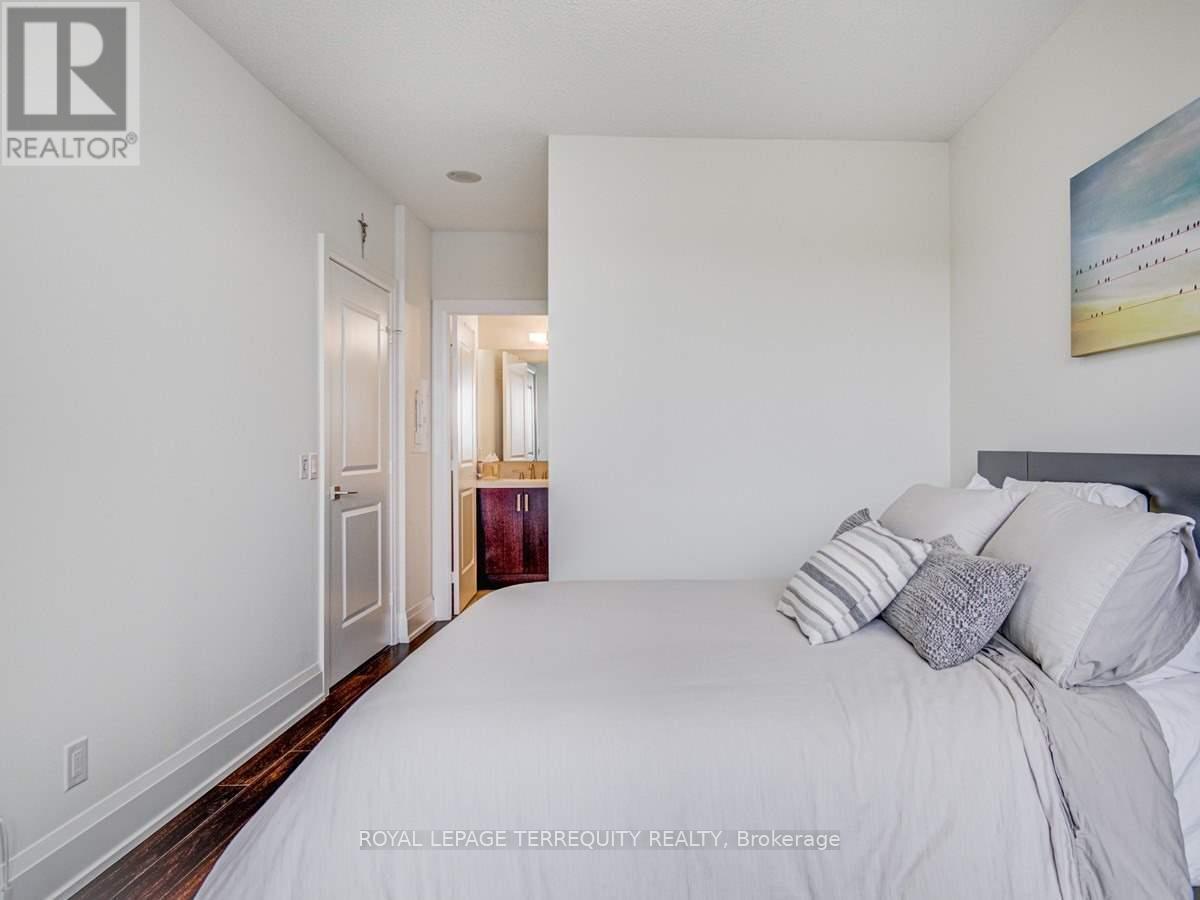 814 - 1 Old Mill Drive, Toronto, Ontario  M6S 0A1 - Photo 13 - W12483141