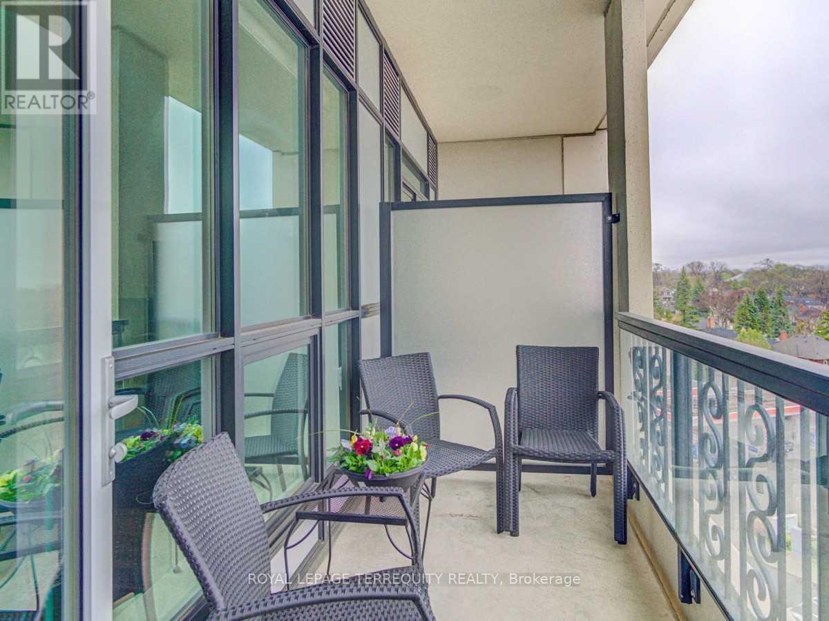 814 - 1 Old Mill Drive, Toronto, Ontario  M6S 0A1 - Photo 17 - W12483141