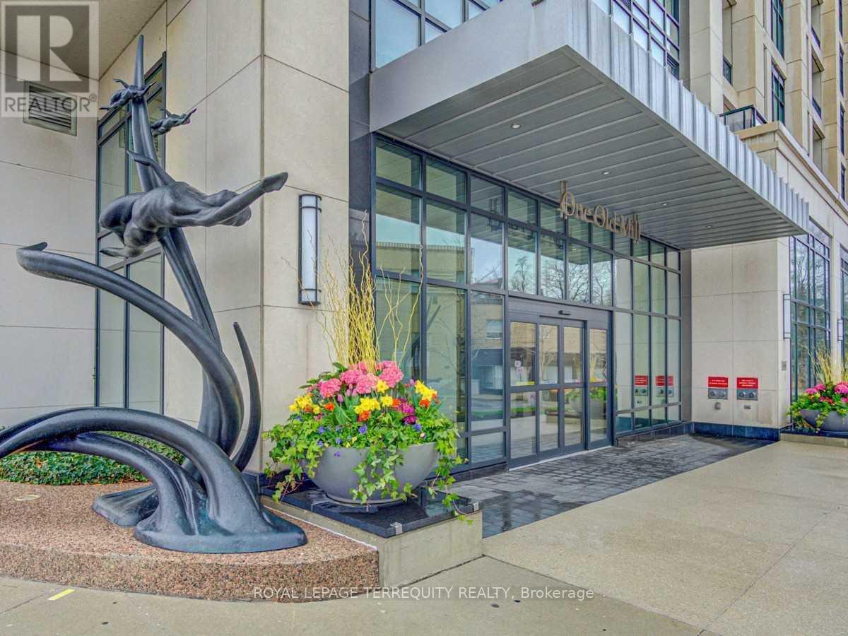 814 - 1 Old Mill Drive, Toronto, Ontario  M6S 0A1 - Photo 2 - W12483141