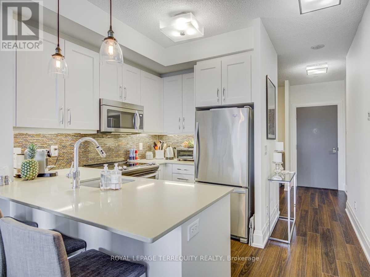 814 - 1 Old Mill Drive, Toronto, Ontario  M6S 0A1 - Photo 3 - W12483141