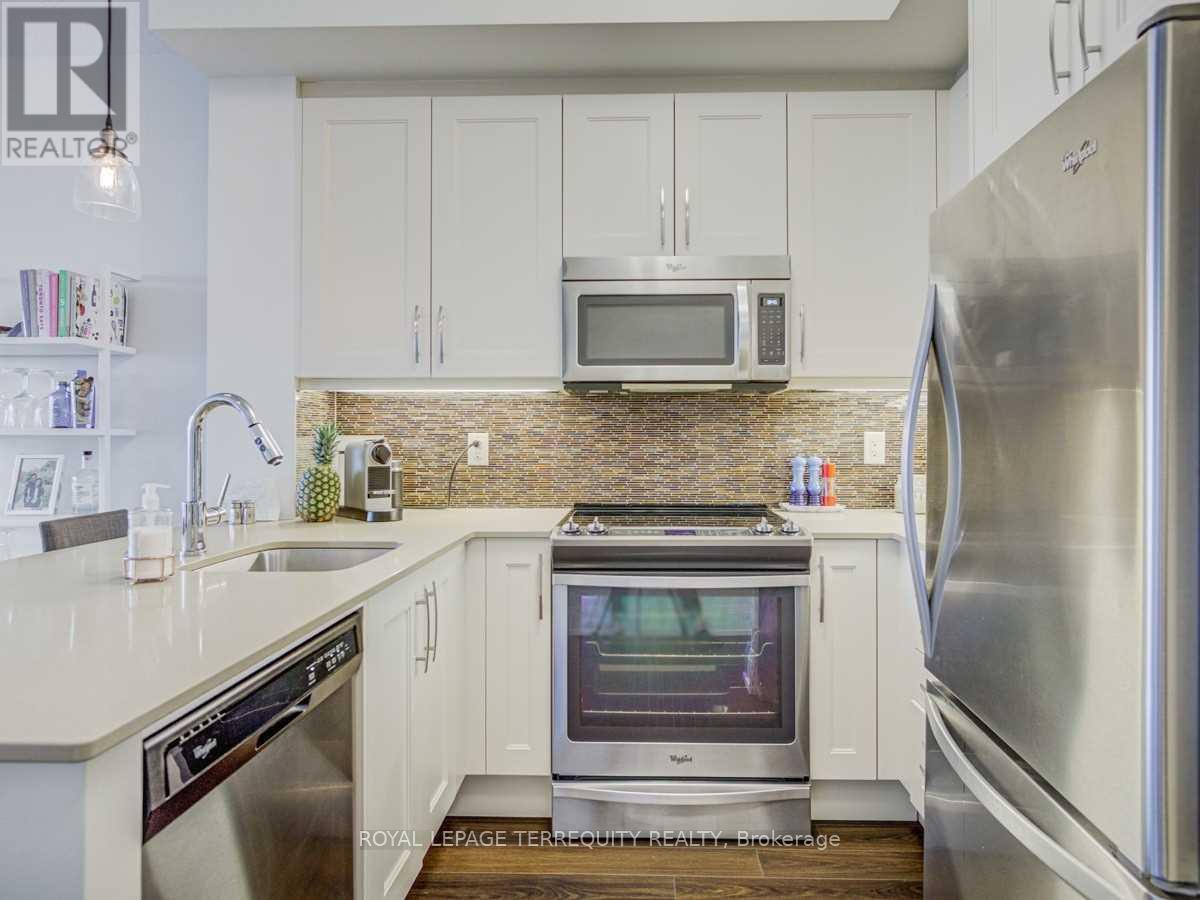 814 - 1 Old Mill Drive, Toronto, Ontario  M6S 0A1 - Photo 4 - W12483141