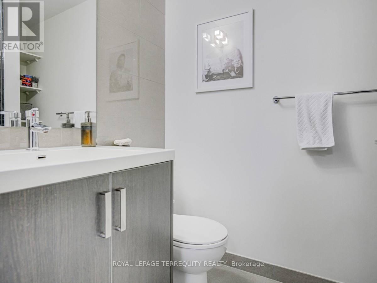 814 - 1 Old Mill Drive, Toronto, Ontario  M6S 0A1 - Photo 7 - W12483141