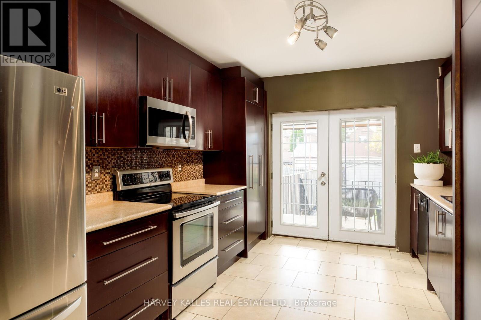 380a Westmoreland Avenue, Toronto, Ontario  M6H 3A7 - Photo 12 - W12483185