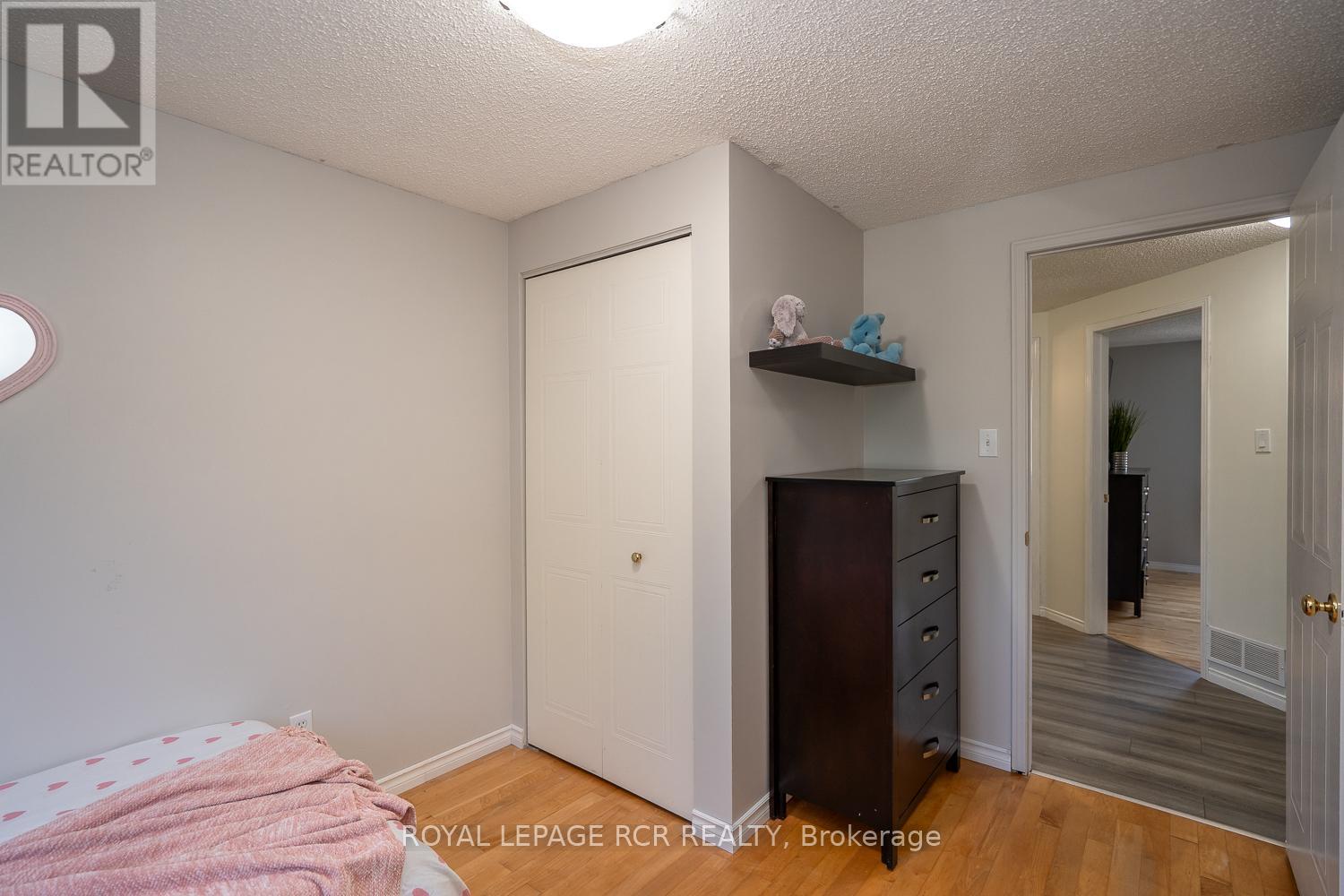 252 Elmwood Crescent, Orangeville, Ontario  L9W 4T4 - Photo 22 - W12483195
