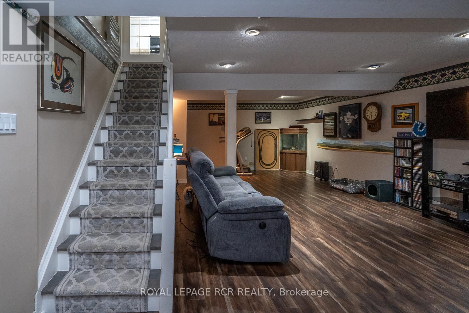 252 Elmwood Crescent, Orangeville, Ontario  L9W 4T4 - Photo 26 - W12483195