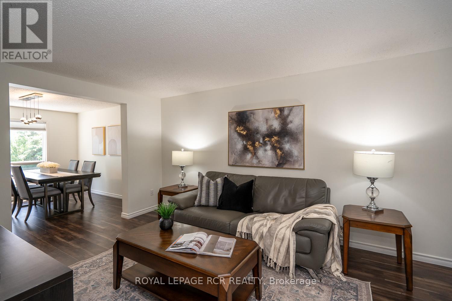 252 Elmwood Crescent, Orangeville, Ontario  L9W 4T4 - Photo 4 - W12483195