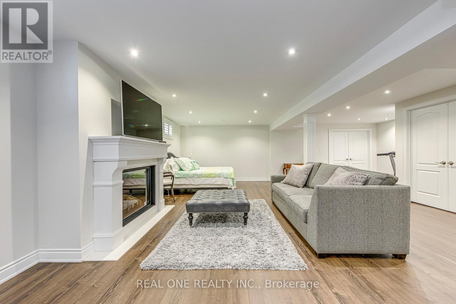 1205 Kestell Boulevard, Oakville, Ontario  L6H 0A9 - Photo 34 - W12483219