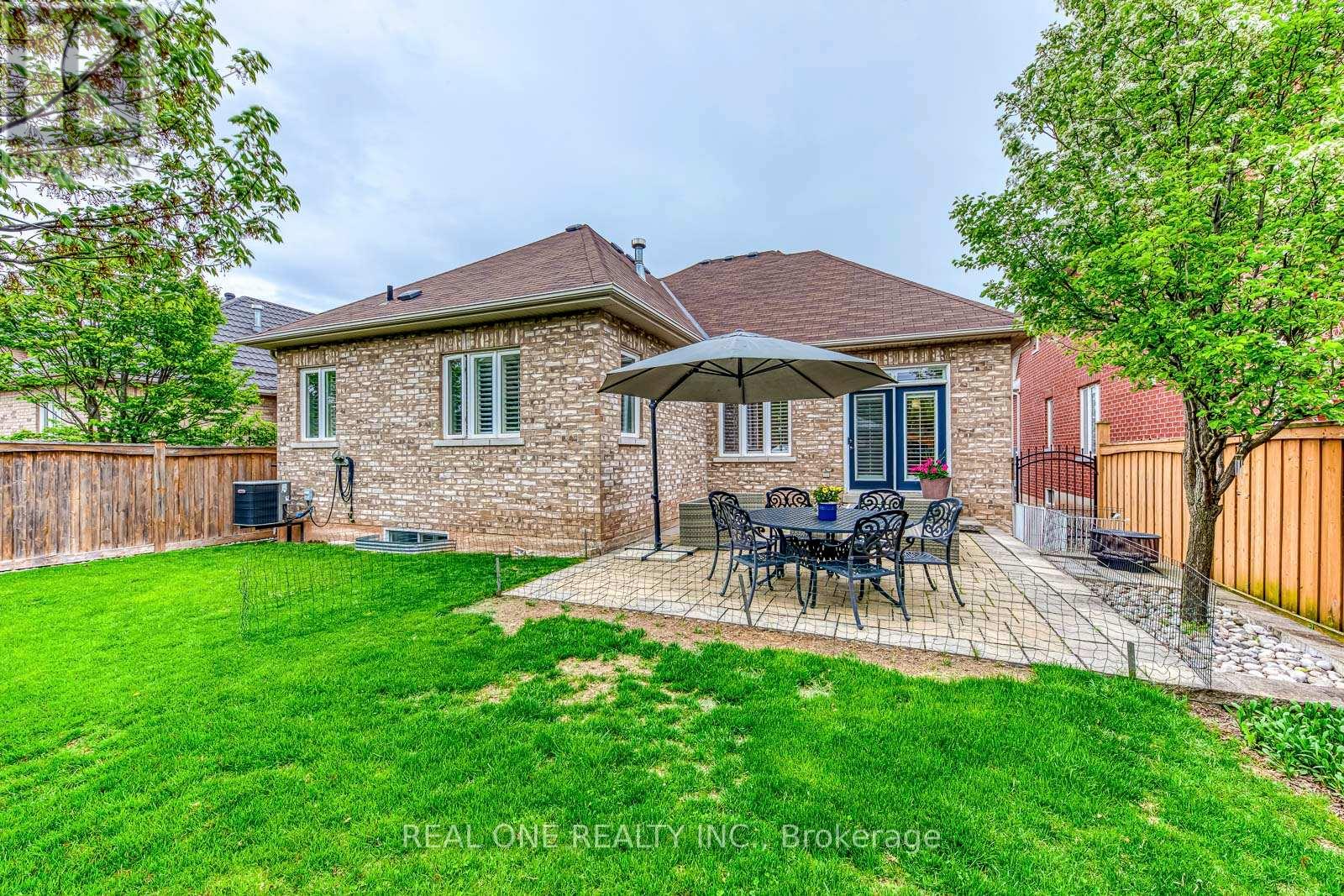 1205 Kestell Boulevard, Oakville, Ontario  L6H 0A9 - Photo 42 - W12483219