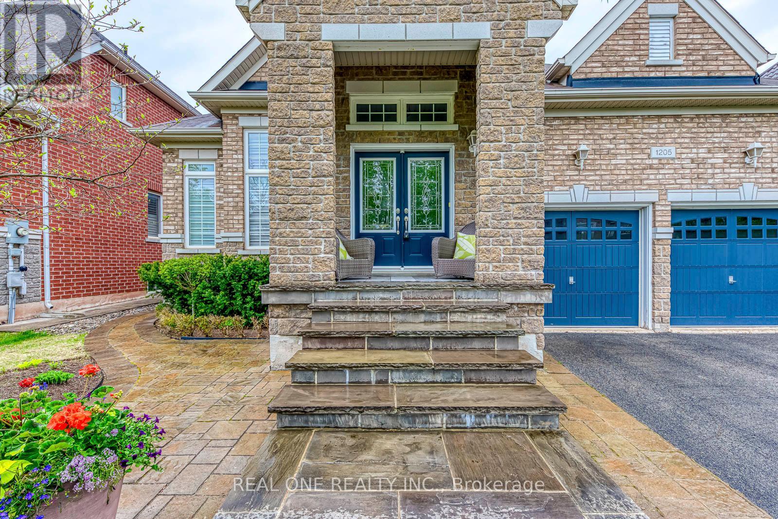 1205 Kestell Boulevard, Oakville, Ontario  L6H 0A9 - Photo 5 - W12483219
