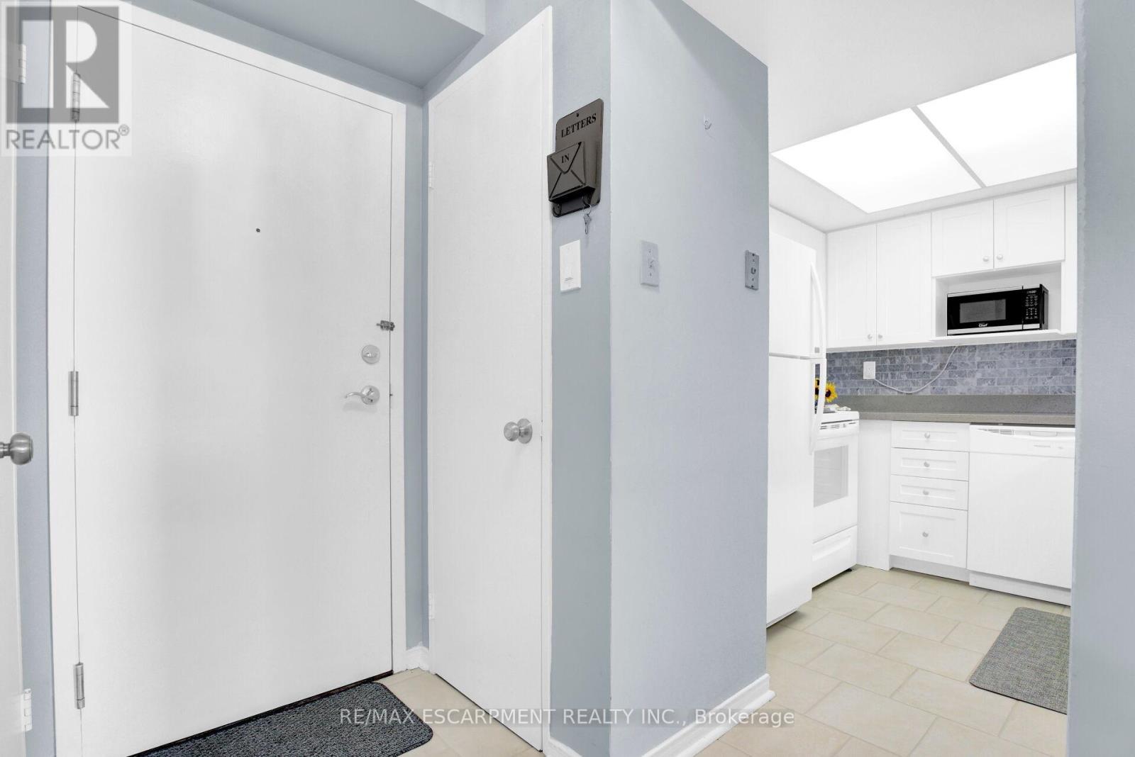 306 - 75 King Street E, Mississauga (Cooksville), Ontario  L5A 4G5 - Photo 12 - W12483229