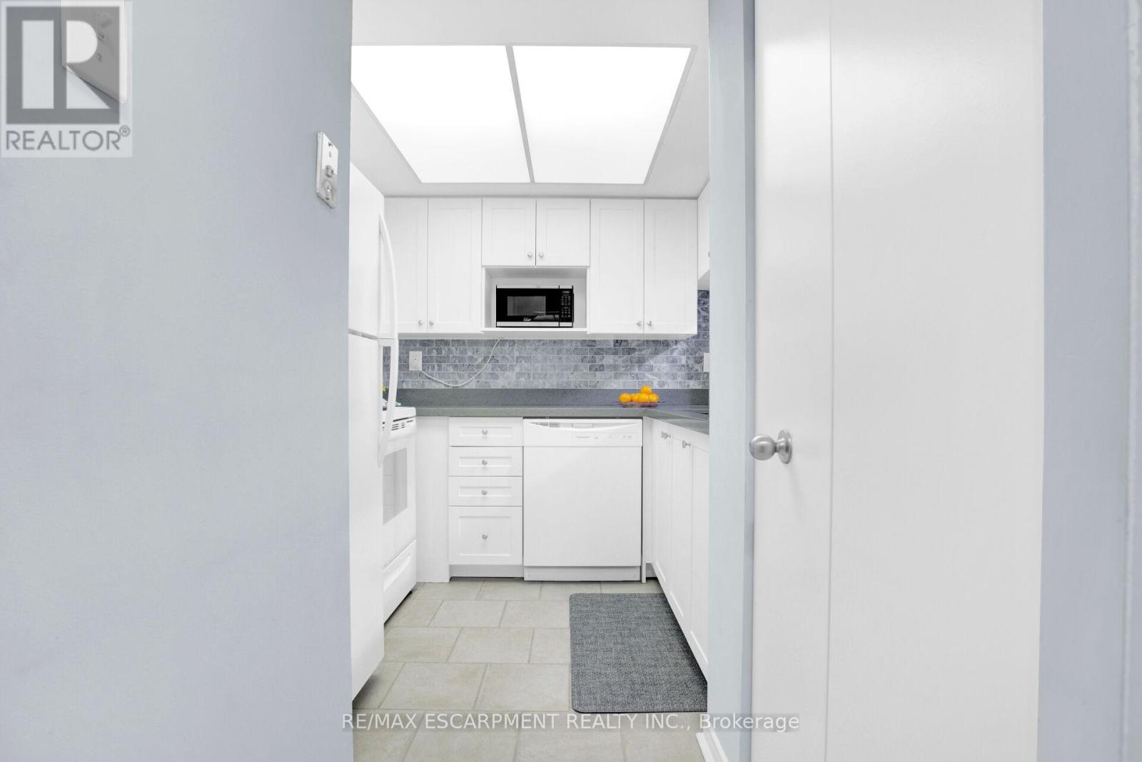 306 - 75 King Street E, Mississauga (Cooksville), Ontario  L5A 4G5 - Photo 13 - W12483229