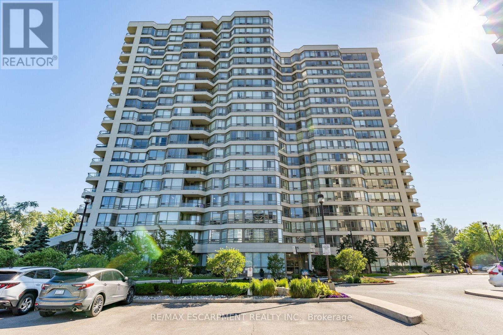 306 - 75 King Street E, Mississauga, Ontario  L5A 4G5 - Photo 3 - W12483229