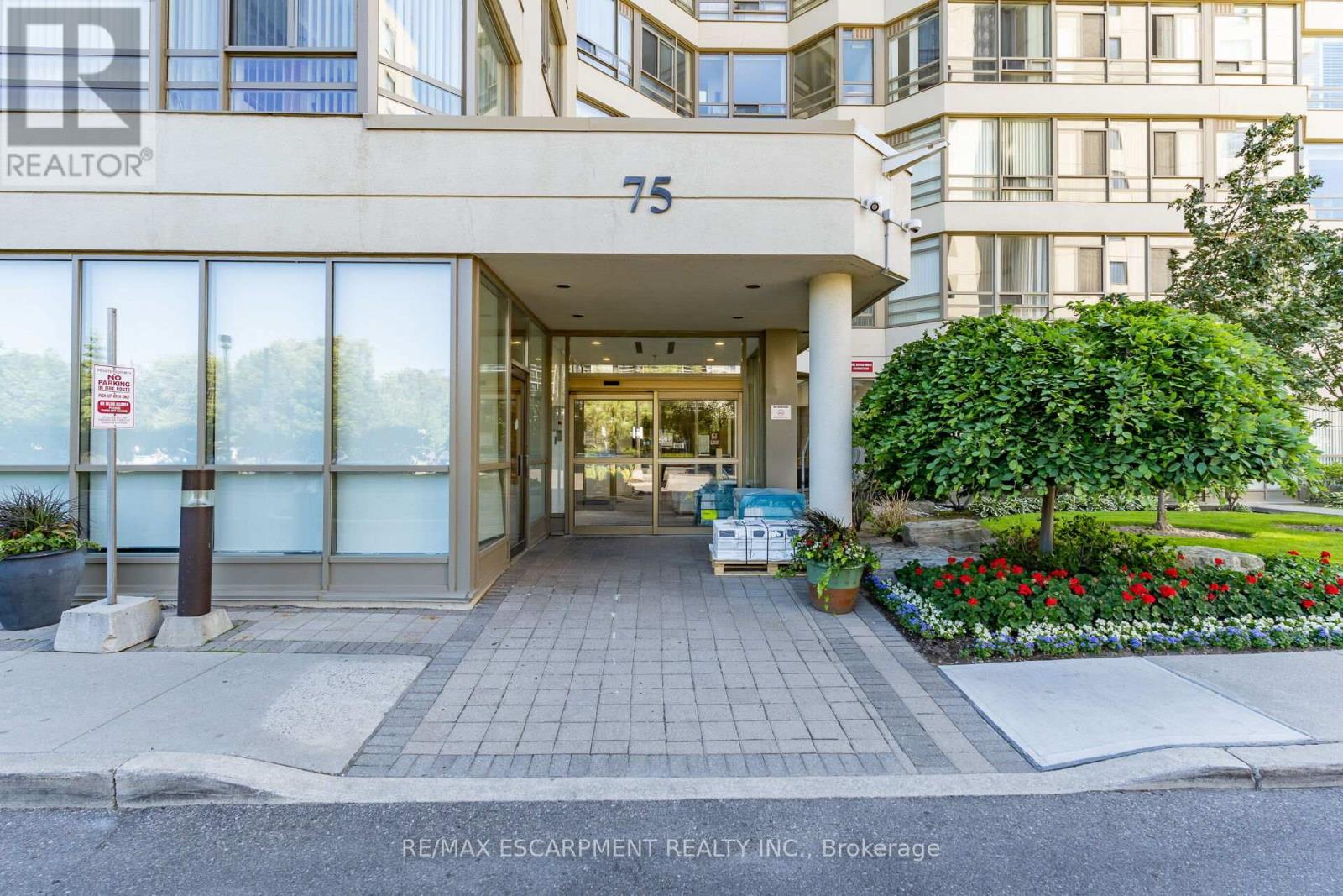 306 - 75 King Street E, Mississauga, Ontario  L5A 4G5 - Photo 6 - W12483229