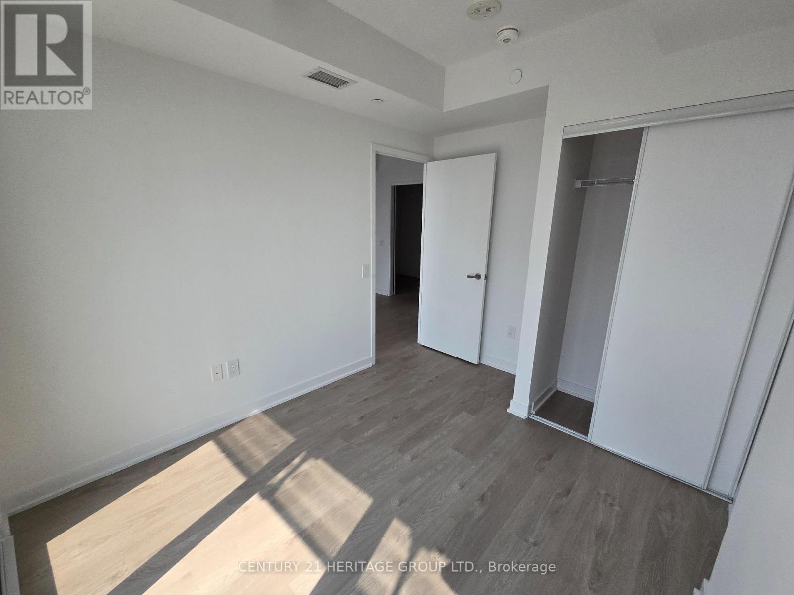 4008 - 3900 Confederation Parkway, Mississauga, Ontario  L5B 3J1 - Photo 13 - W12483230