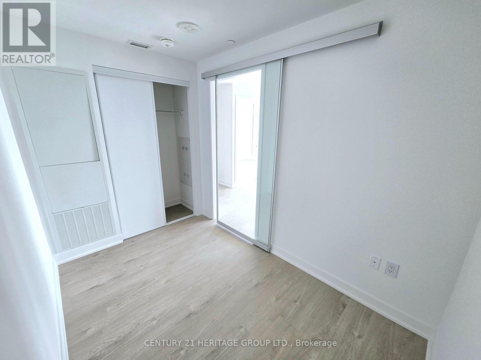 4008 - 3900 Confederation Parkway, Mississauga, Ontario  L5B 3J1 - Photo 17 - W12483230