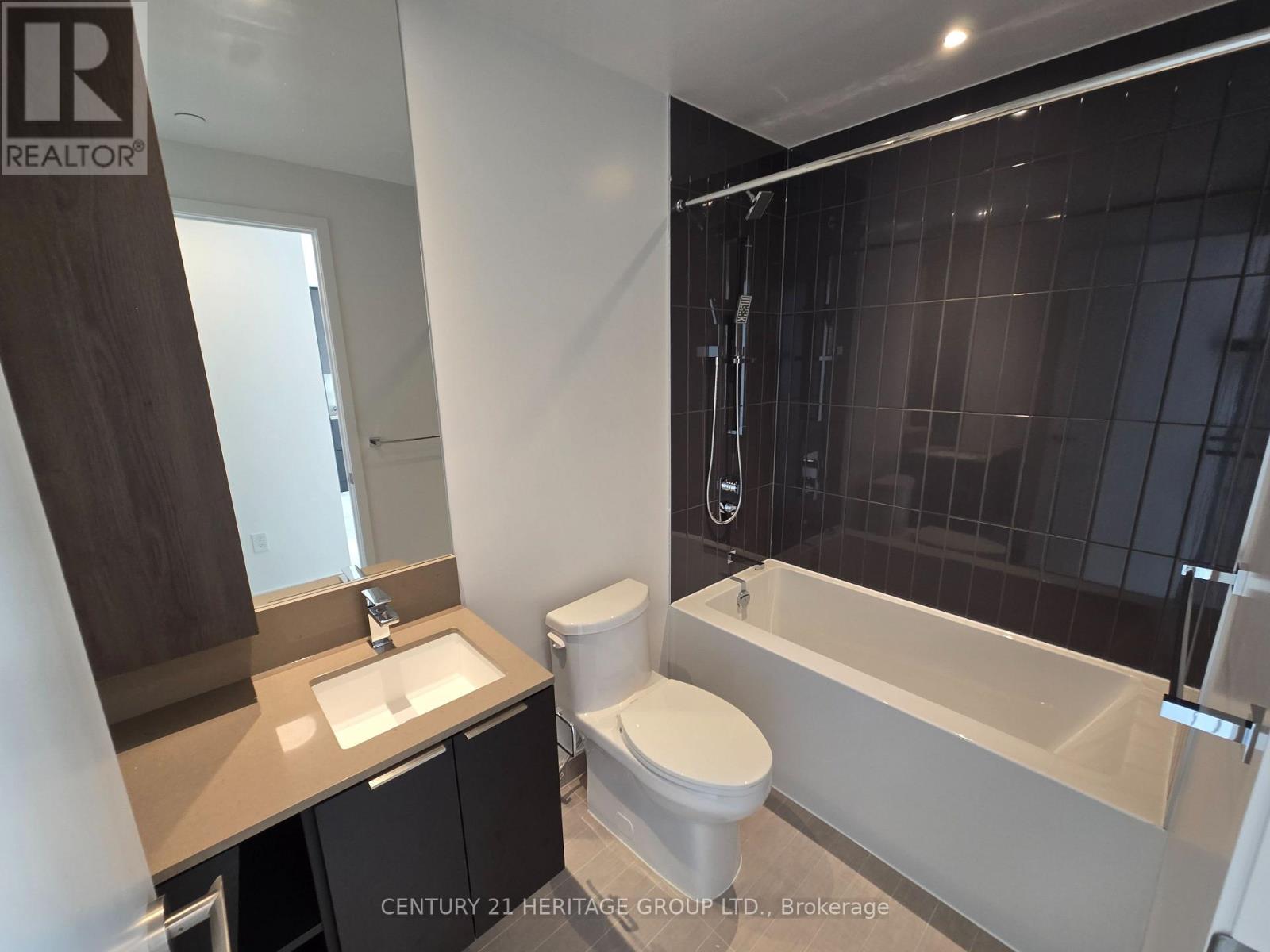 4008 - 3900 Confederation Parkway, Mississauga, Ontario  L5B 3J1 - Photo 18 - W12483230