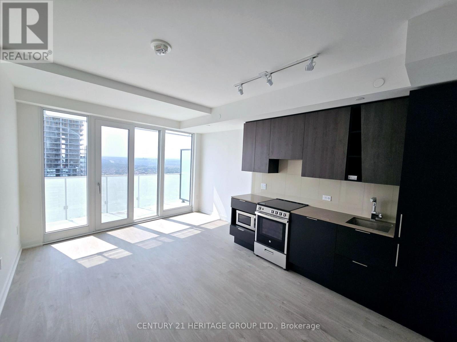 4008 - 3900 Confederation Parkway, Mississauga, Ontario  L5B 3J1 - Photo 3 - W12483230