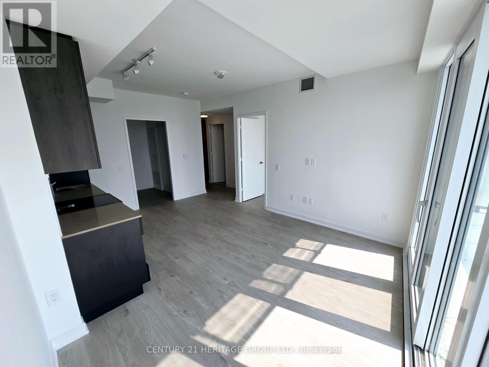 4008 - 3900 Confederation Parkway, Mississauga, Ontario  L5B 3J1 - Photo 7 - W12483230