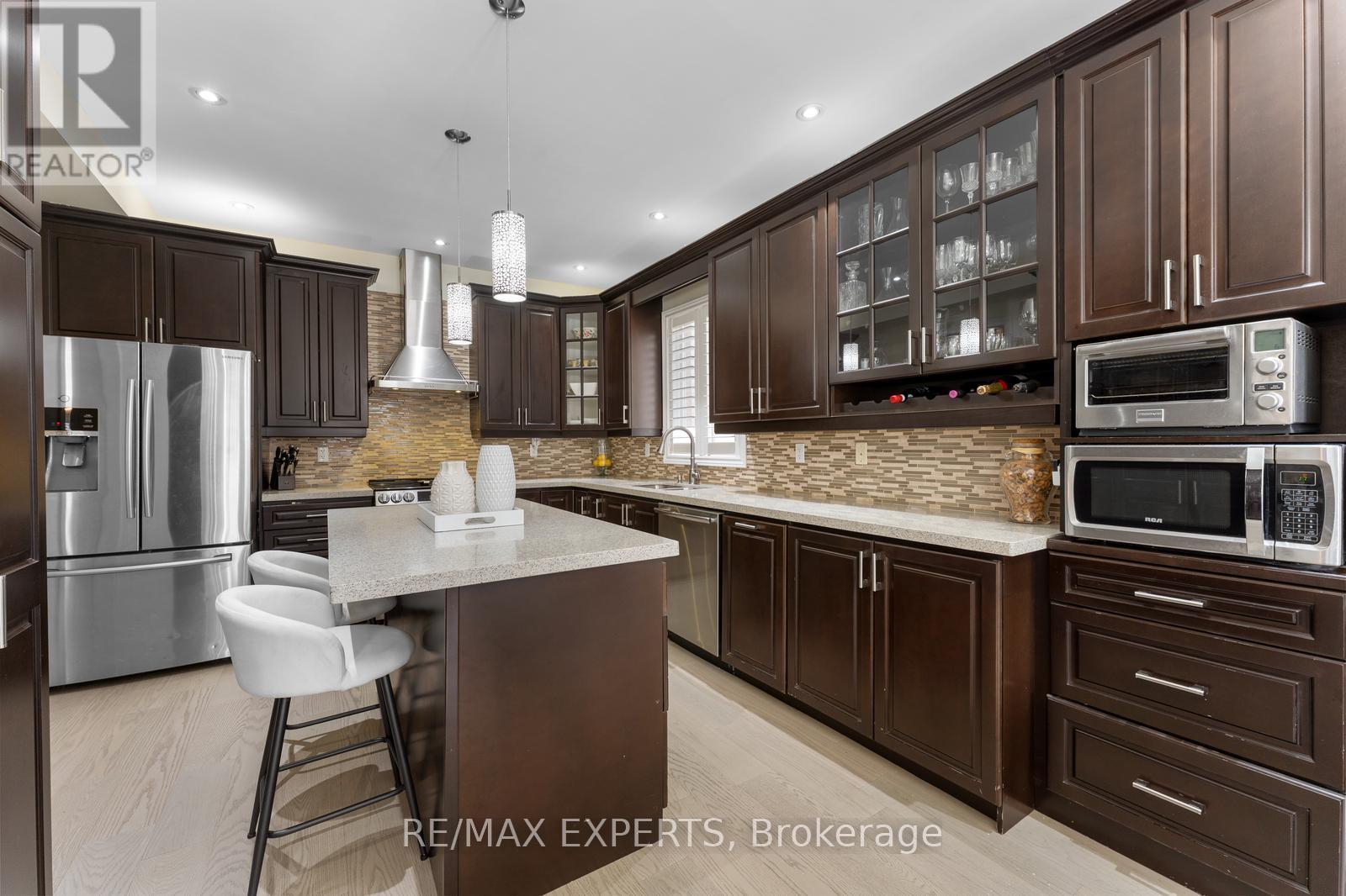 14 Plateau Drive, Brampton, Ontario  L6R 3G5 - Photo 11 - W12483231