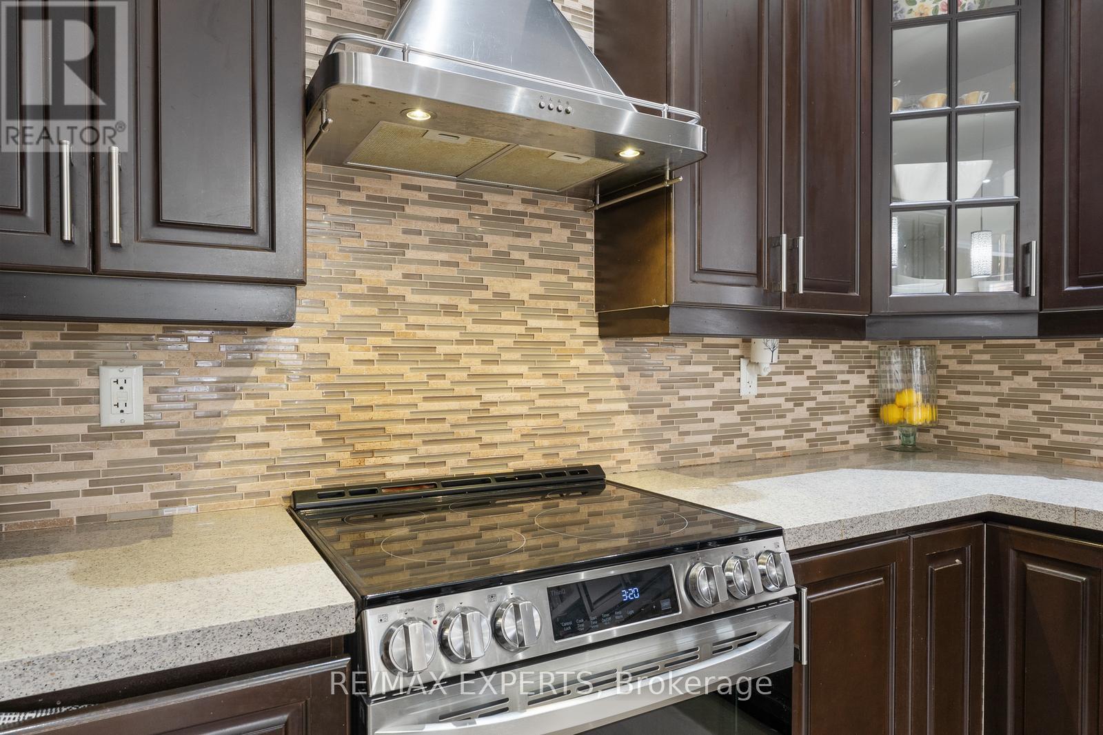 14 Plateau Drive, Brampton, Ontario  L6R 3G5 - Photo 15 - W12483231