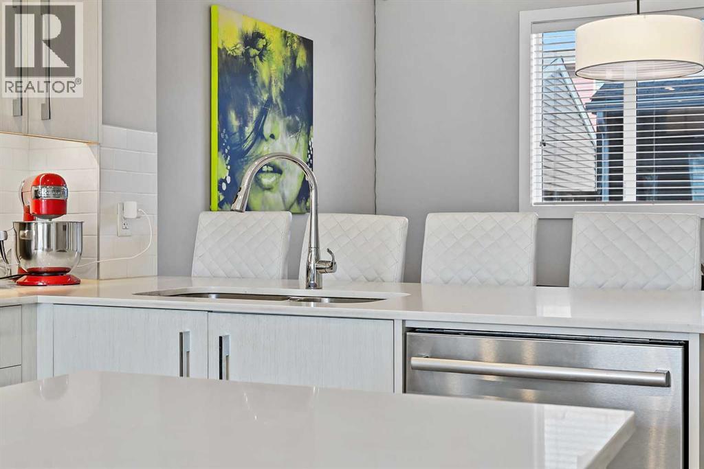 193 Creekside Drive Sw, Calgary, Alberta  T2X 4X7 - Photo 11 - A2258533