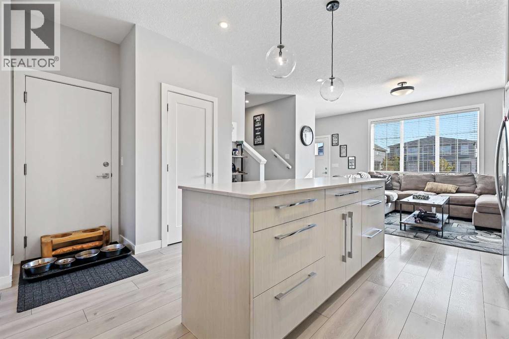 193 Creekside Drive Sw, Calgary, Alberta  T2X 4X7 - Photo 12 - A2258533