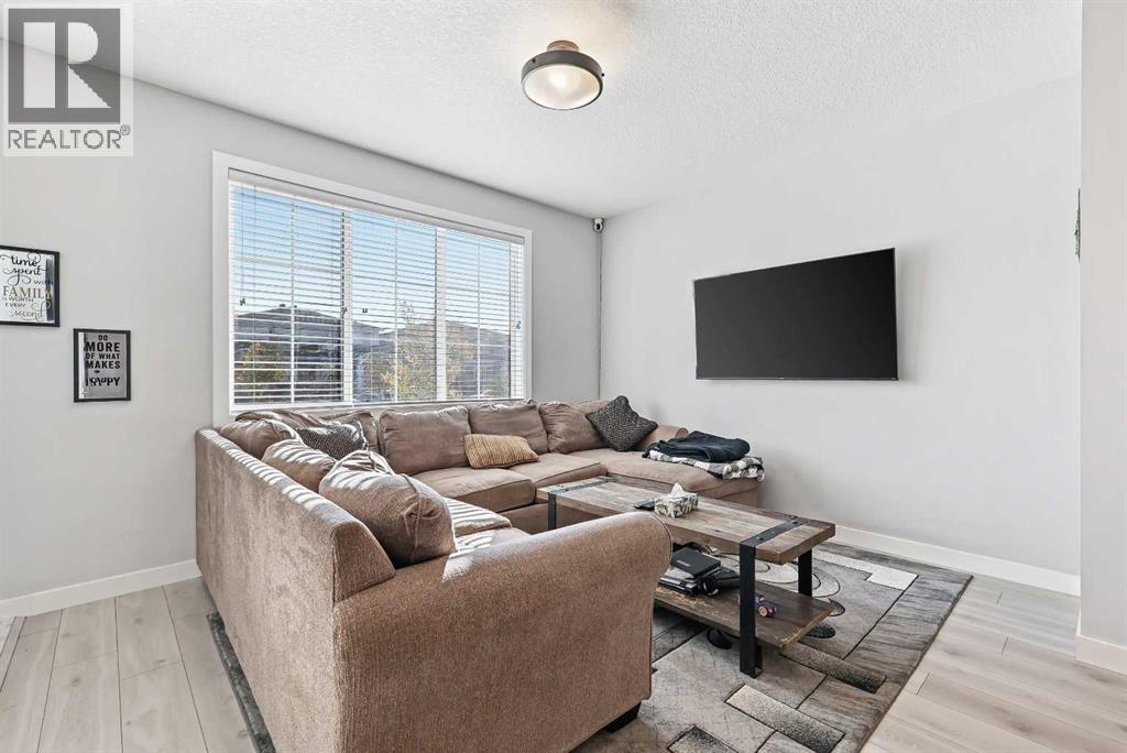 193 Creekside Drive Sw, Calgary, Alberta  T2X 4X7 - Photo 5 - A2258533