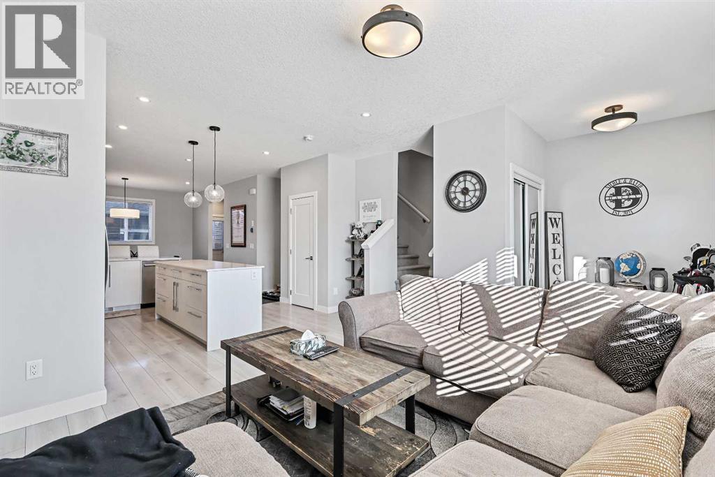 193 Creekside Drive Sw, Calgary, Alberta  T2X 4X7 - Photo 7 - A2258533