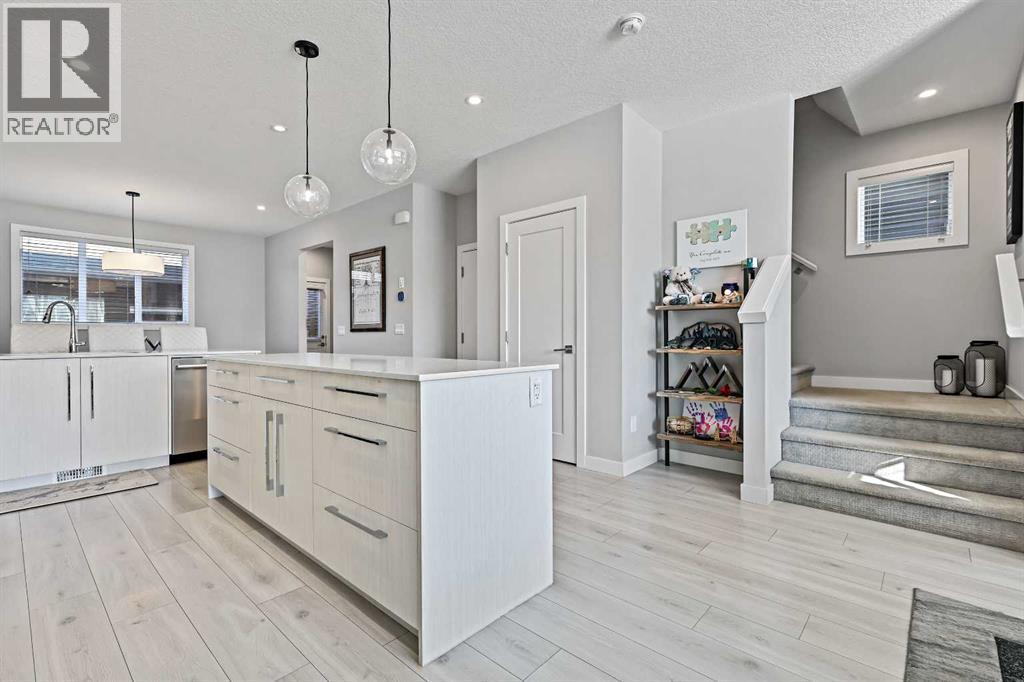 193 Creekside Drive Sw, Calgary, Alberta  T2X 4X7 - Photo 9 - A2258533