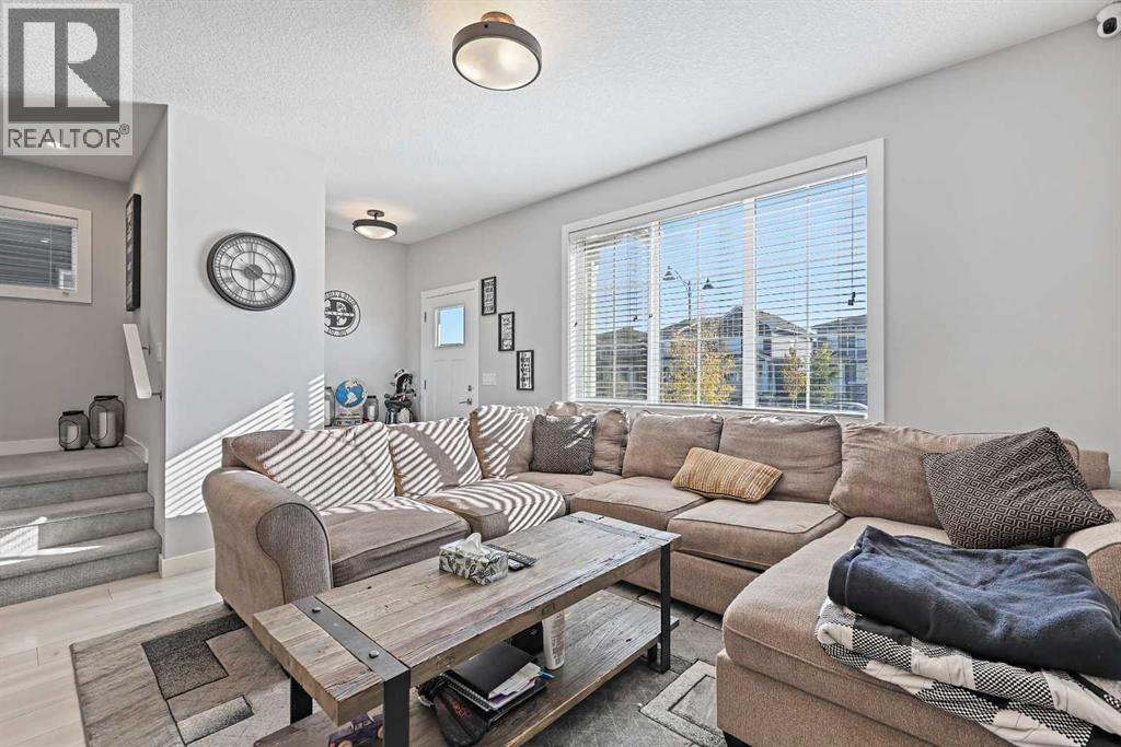 193 Creekside Drive Sw, Calgary, Alberta  T2X 4X7 - Photo 6 - A2258533