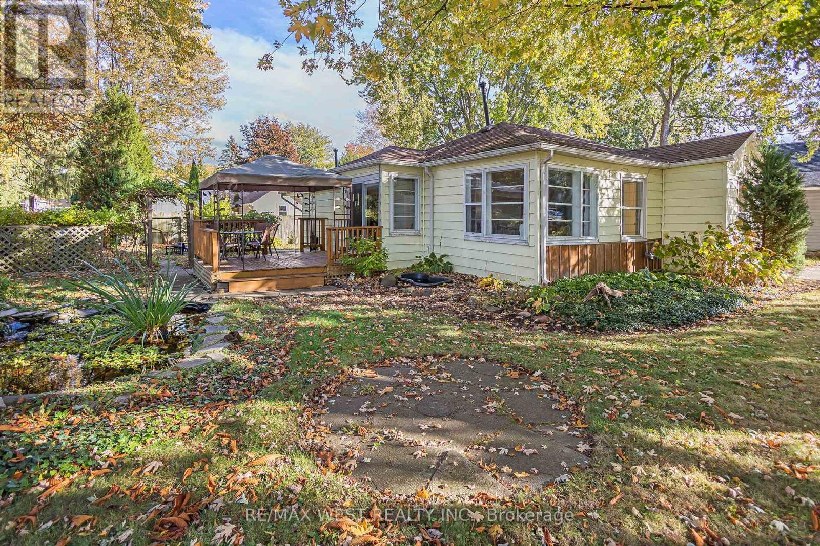 2018 Yonge Street, Sarnia, Ontario  N0N 1C0 - Photo 12 - X12483189