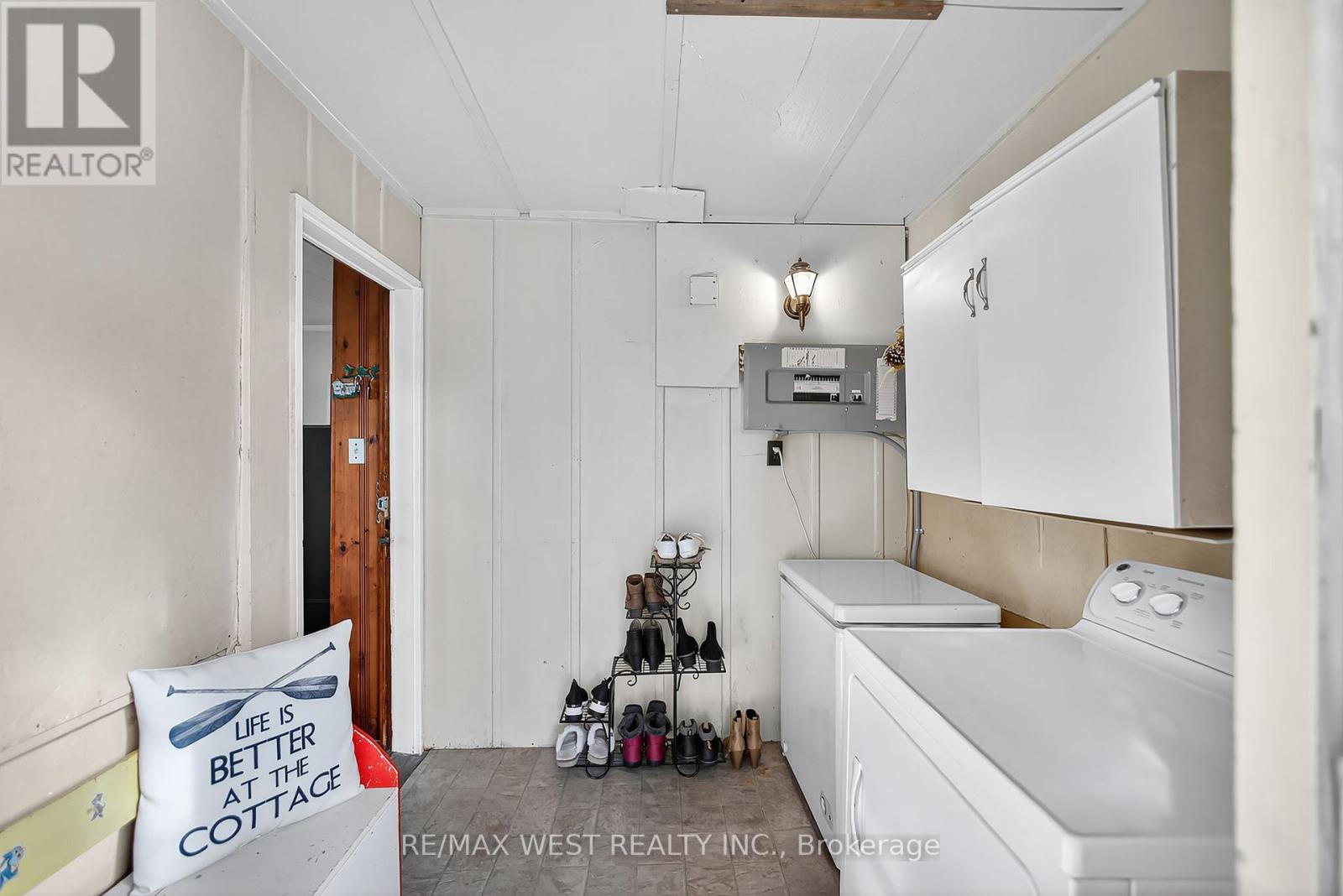 2018 Yonge Street, Sarnia, Ontario  N0N 1C0 - Photo 2 - X12483189