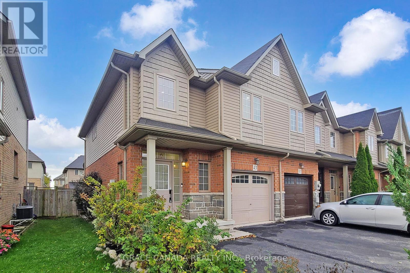 43 BANKFIELD CRESCENT, Hamilton, Ontario
