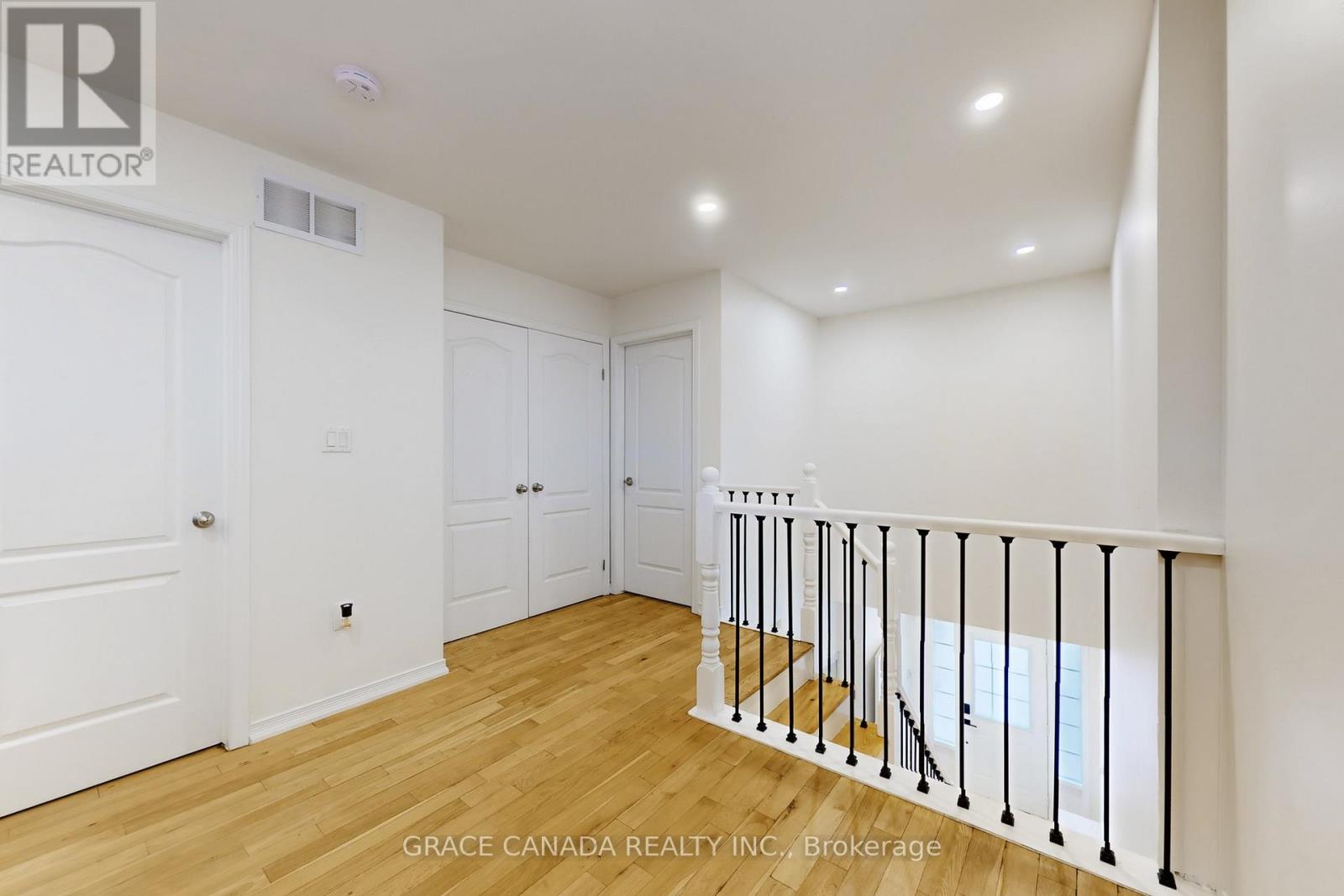 43 Bankfield Crescent, Hamilton, Ontario  L8J 0C1 - Photo 27 - X12483194