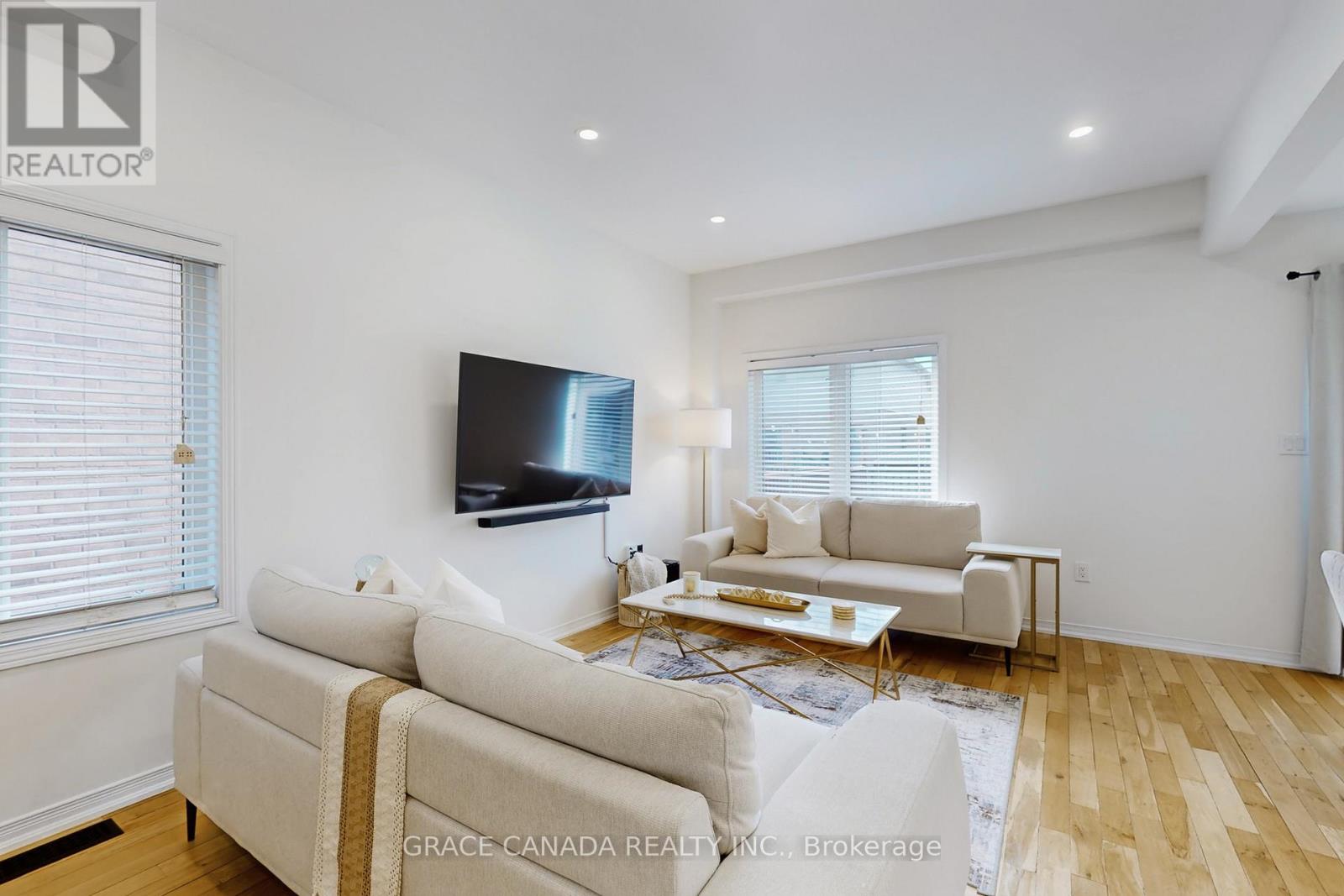 43 Bankfield Crescent, Hamilton, Ontario  L8J 0C1 - Photo 5 - X12483194