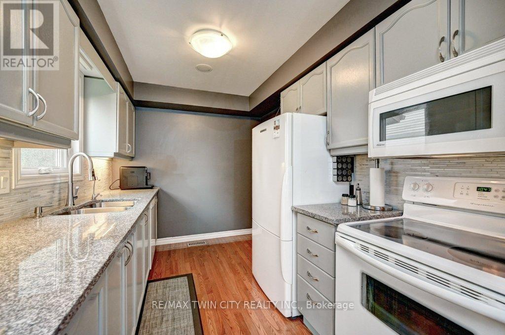 347 Bushview Crescent, Waterloo, Ontario  N2V 2A6 - Photo 12 - X12483216