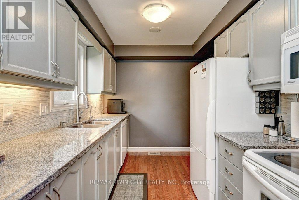 347 Bushview Crescent, Waterloo, Ontario  N2V 2A6 - Photo 13 - X12483216