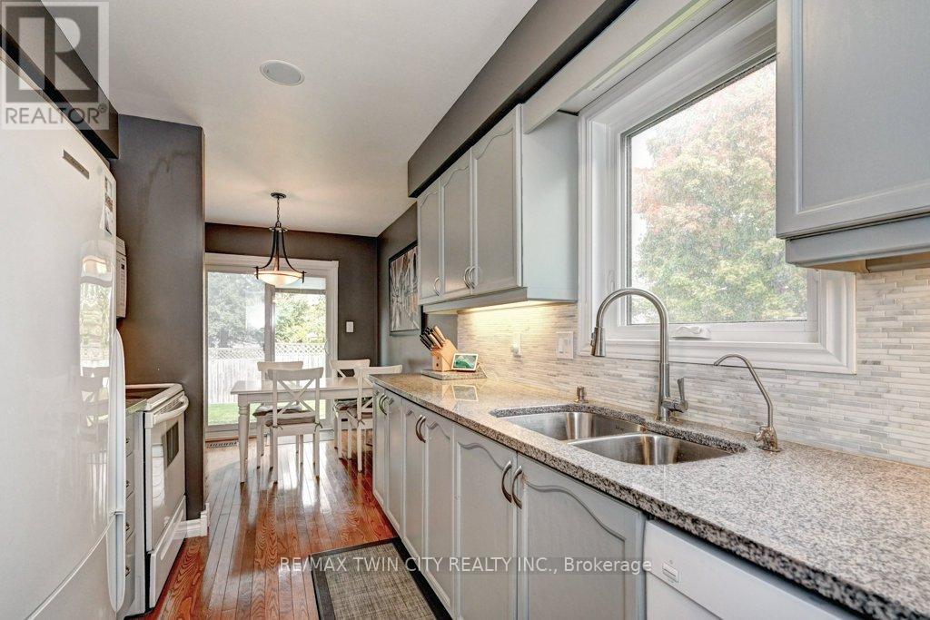 347 Bushview Crescent, Waterloo, Ontario  N2V 2A6 - Photo 14 - X12483216