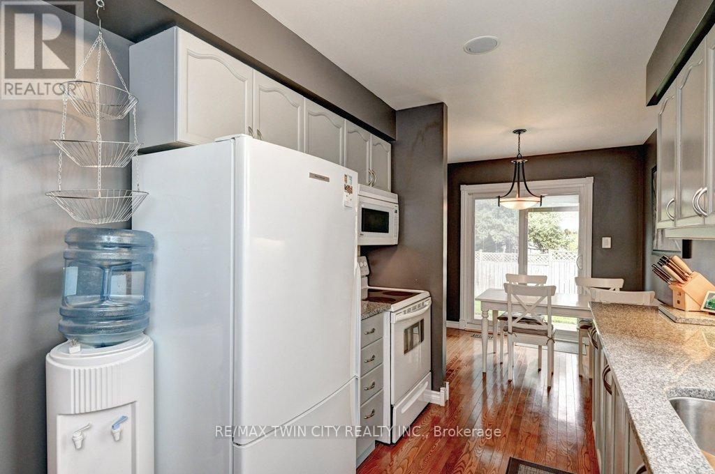 347 Bushview Crescent, Waterloo, Ontario  N2V 2A6 - Photo 15 - X12483216