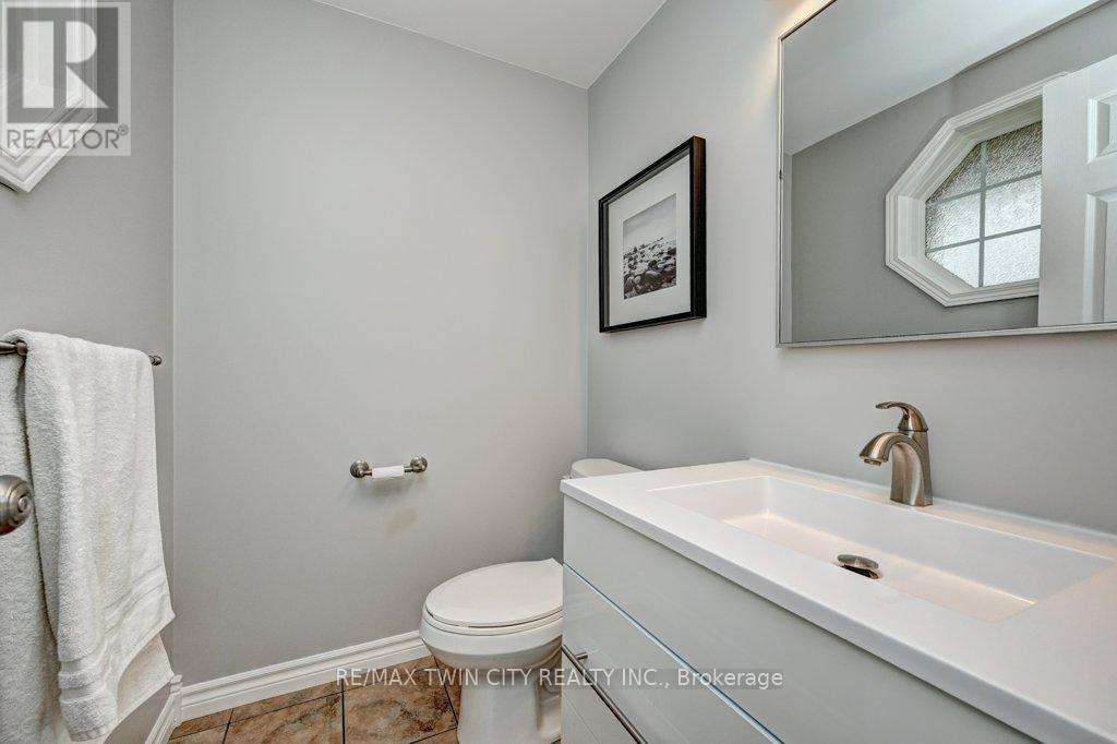 347 Bushview Crescent, Waterloo, Ontario  N2V 2A6 - Photo 18 - X12483216
